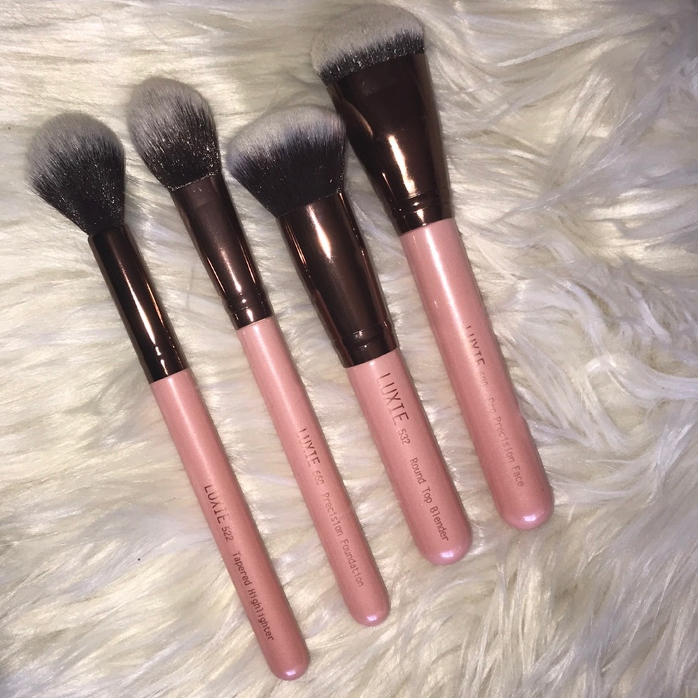 Makeup brushes